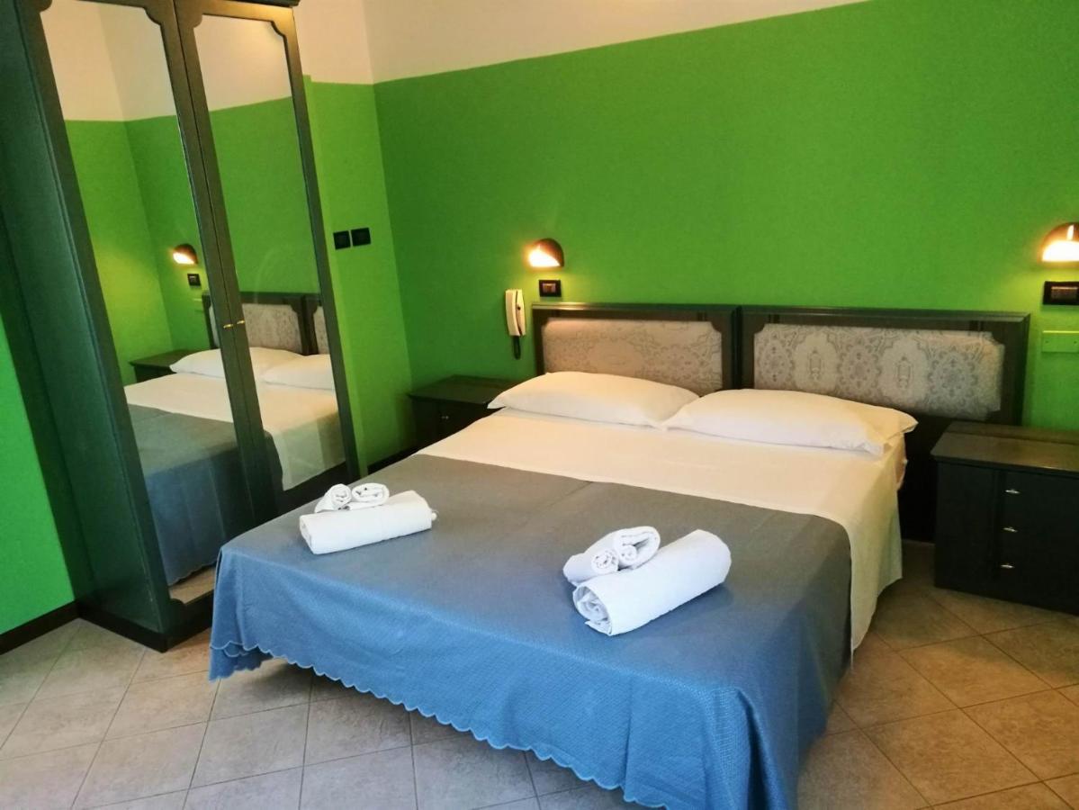 Hotel Berna リミニ エクステリア 写真