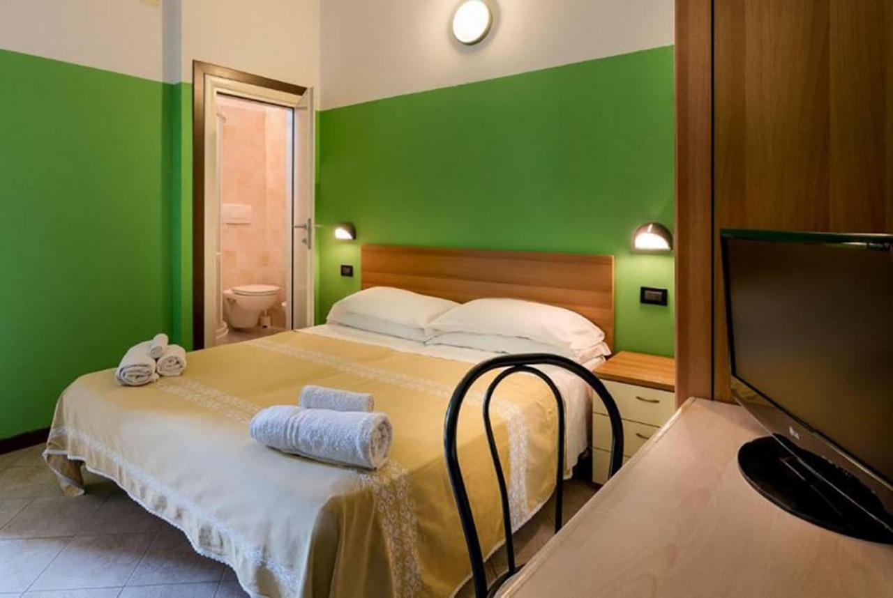 Hotel Berna リミニ エクステリア 写真