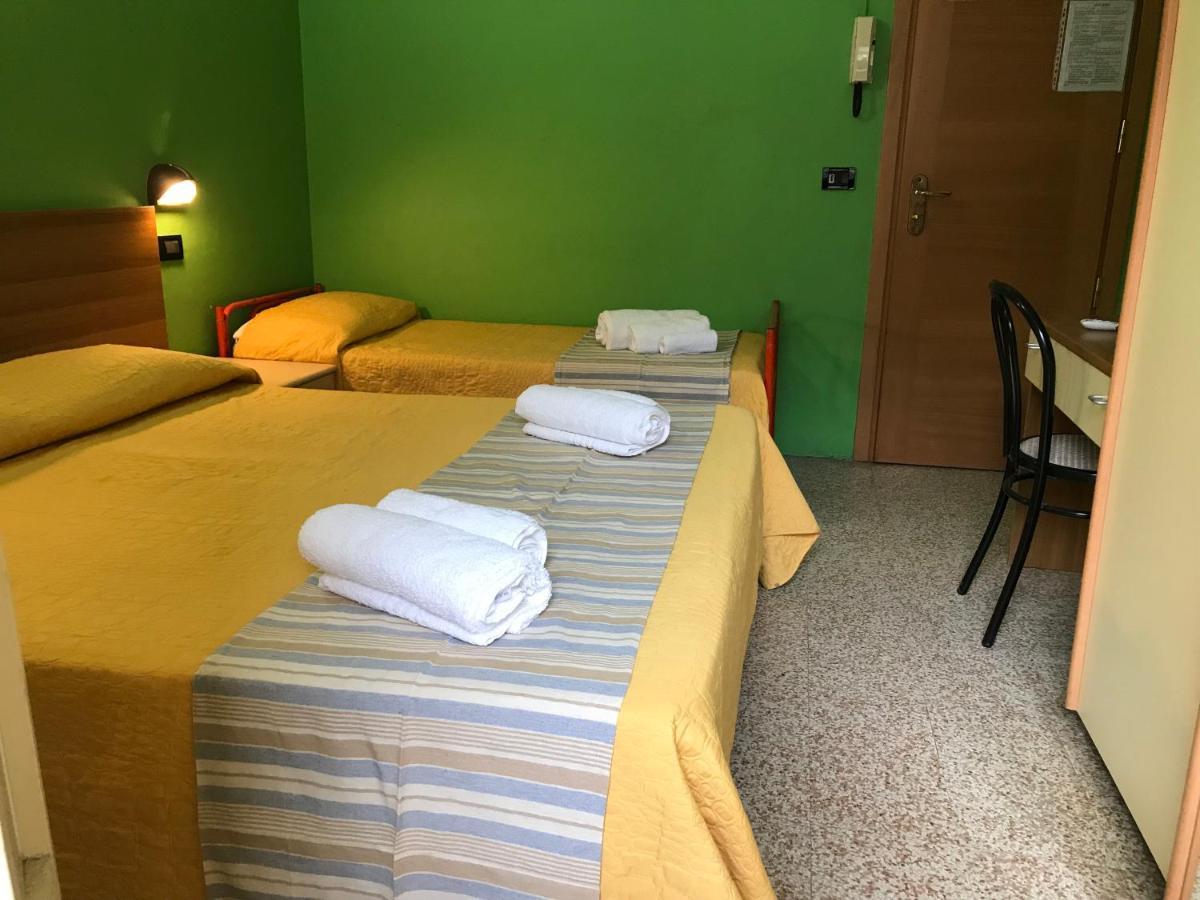 Hotel Berna リミニ エクステリア 写真